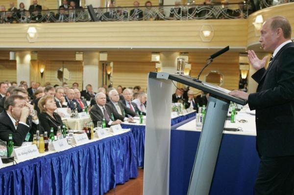 Изображение к статье: Президент РФ долго готовился к общению с Такером Карлсоном.