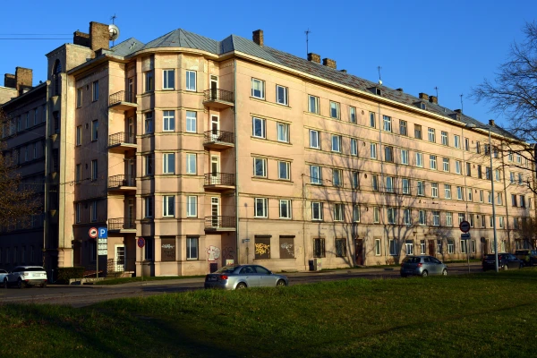 Изображение к статье: По мнению Департамента собственности, сие здание оскверняет внешний вид Риги. Фото автора.