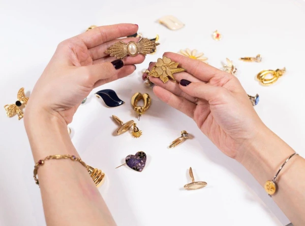 Изображение к статье: Почему нельзя носить старинные украшения: 5 тревожных причин