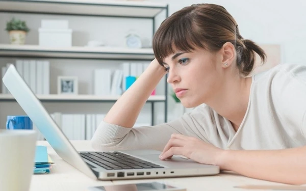 Изображение к статье: Они портят нам жизнь: 6 вредных привычек, которые появились у нас из-за соцсетей