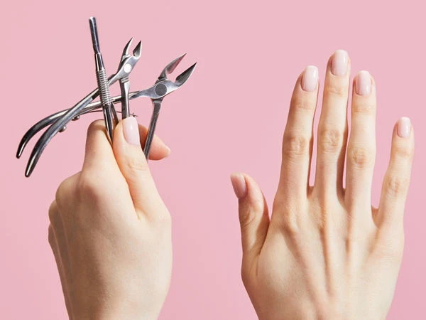 Изображение к статье: Стоит ли обрезать кутикулу и как безопасно ухаживать за ногтями