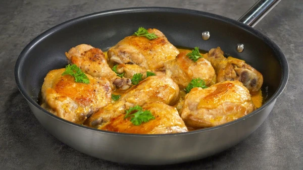 Изображение к статье: Курица в сливочно-чесночном соусе