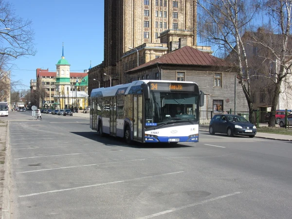 Изображение к статье: Как добраться до Риги? Пока два самоуправления спорят, люди остались без автобуса