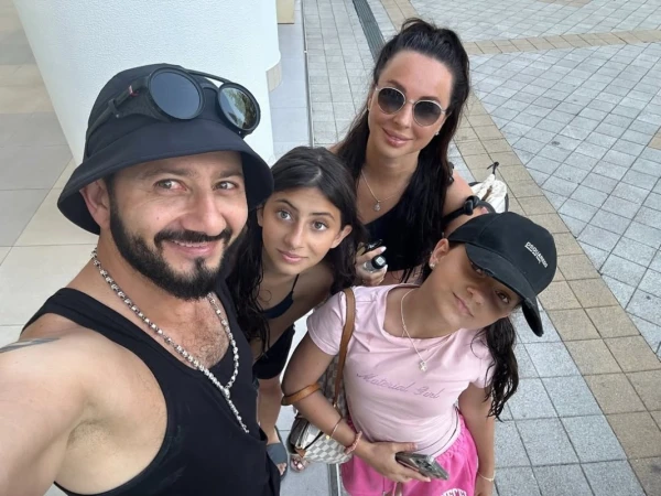 Изображение к статье: Михаил Галустян с женой и дочерьми. Фото: соцсети/@m_galustyan