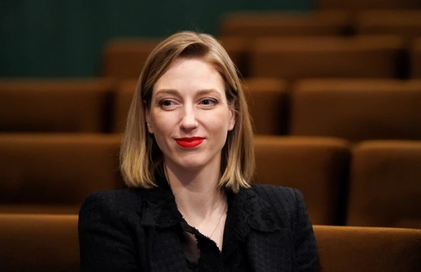 Изображение к статье: Министр культуры заработала почти 100 тысяч евро, но накопить ничего толком не смогла