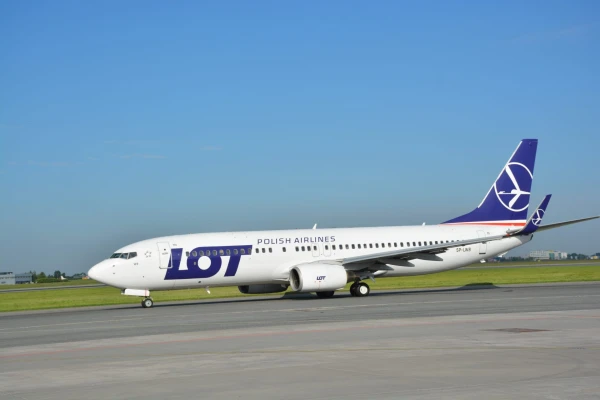 Изображение к статье: Польский пассажирский Boeing 737 совершил экстренную посадку в Баку