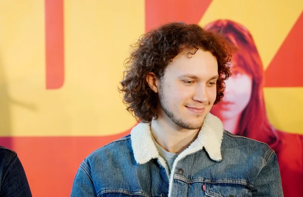 Изображение к статье: Звезда латвийского сериала «Советские джинсы» сыграет с Кэтрин Зета-Джонс