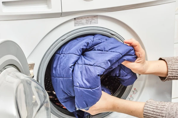 Изображение к статье: Как постирать пуховик и не испортить его