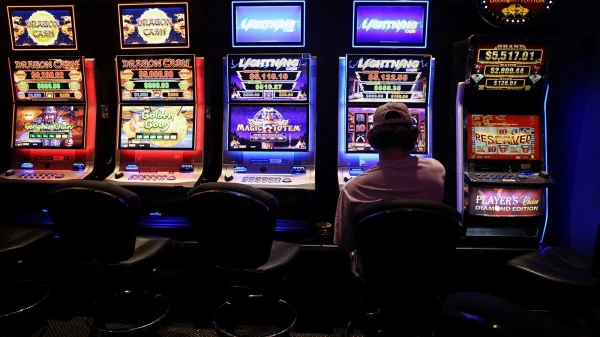 Изображение к статье: "Однорукие бандиты" выкачивают из людей последнее.