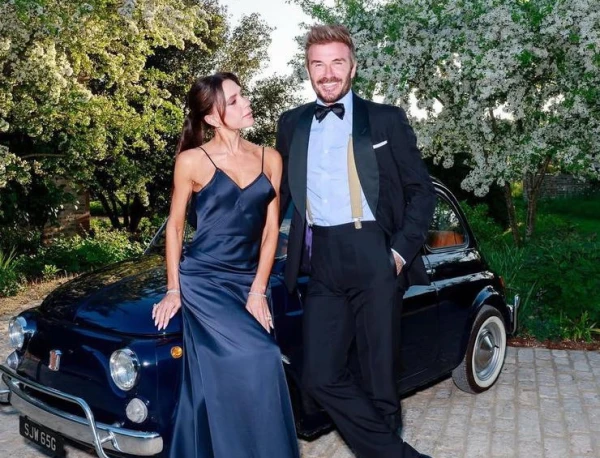 Изображение к статье: Дэвид и Виктория Бэкхем, винтажный Fiat 500 1972 года. Фото - соцсети.