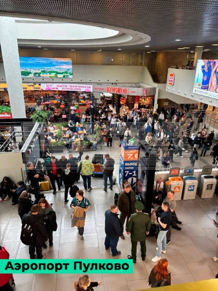 Изображение к статье: Хаос в аэропортах РФ: людей 7 часов держат в стоящем самолете