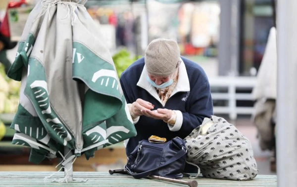 Изображение к статье: Народ тонет в бедности, зарплаты в министерствах растут на 40% в год - вот это доходность!