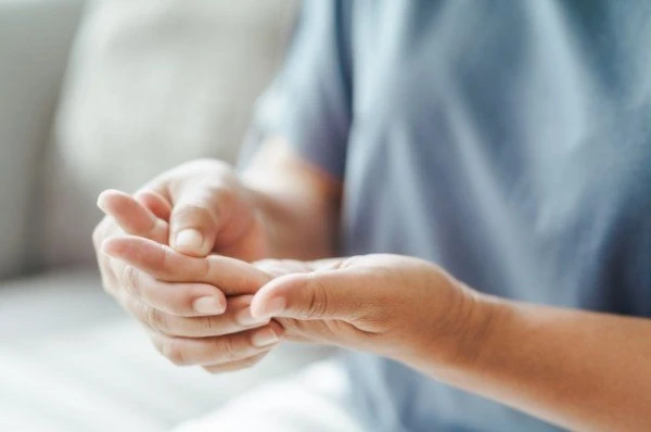 Изображение к статье: Почему немеют руки?