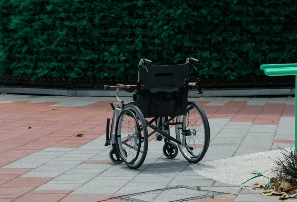 Изображение к статье: В Латвии выросло число получателей пенсий по инвалидности — большинство получает менее 230 евро в месяц