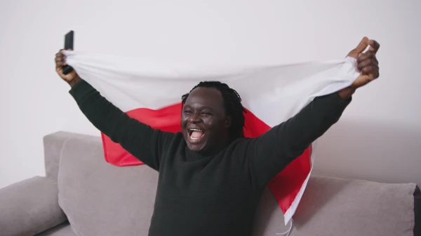 Изображение к статье: Польша: тысячи протестующих против иммиграции вышли на улицы Варшавы