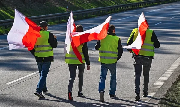 Изображение к статье: Украина призвала Варшаву принять меры в отношении протестующих поляков