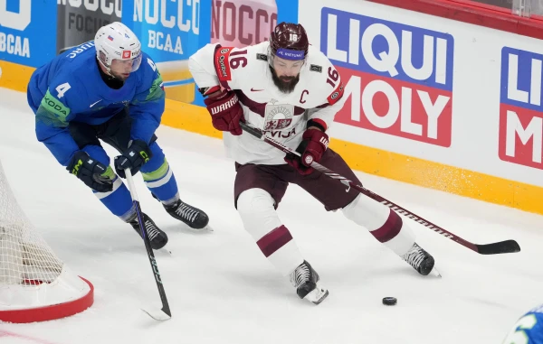 Изображение к статье: Каспар Даугавиньш наматывает круги вокруг ворот словенцев.