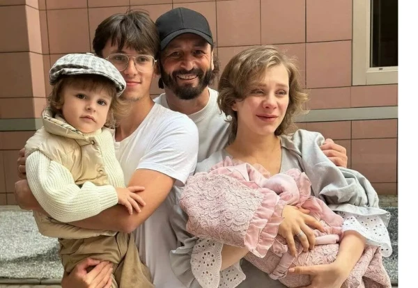 Изображение к статье: Провластному спортсмену выгодно играть роль примерного семьянина.