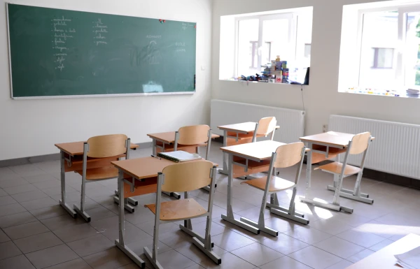 Изображение к статье: Это что, мой сын с друзьями по-русски на перемене не поговорит?