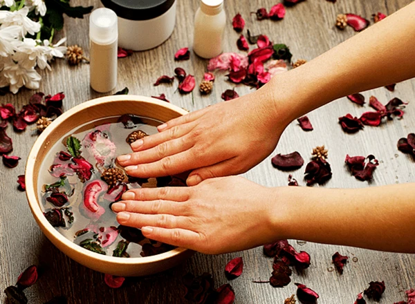 Изображение к статье: Ванночки для ногтей в домашних условиях: 5 лучших рецептов