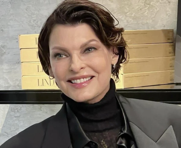 Изображение к статье: Легендарная Линда Евангелиста отметила 60-летие в загородном коттедже (ФОТО)