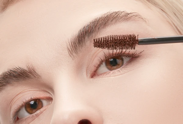 Изображение к статье: Коричневый — новый чёрный: как меняется классика в макияже