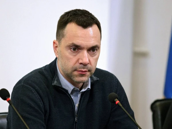 Изображение к статье: Внезапно: Арестович прекратил собирать средства на оружие для ВСУ