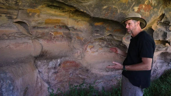 Изображение к статье: Он называет себя криминалистом.