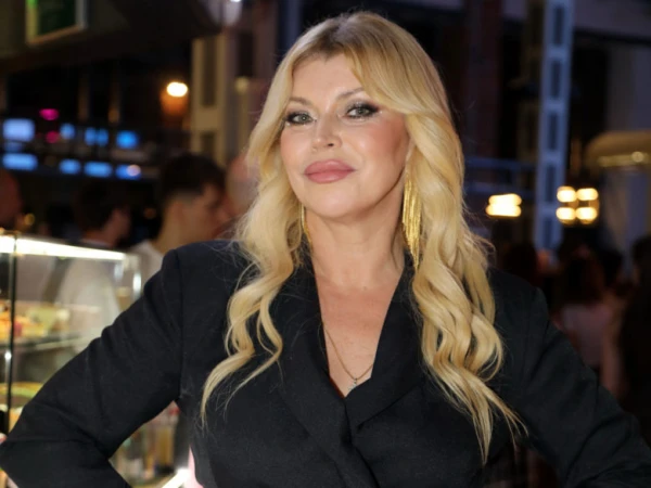 Изображение к статье: Годы не властны над ее красотой.