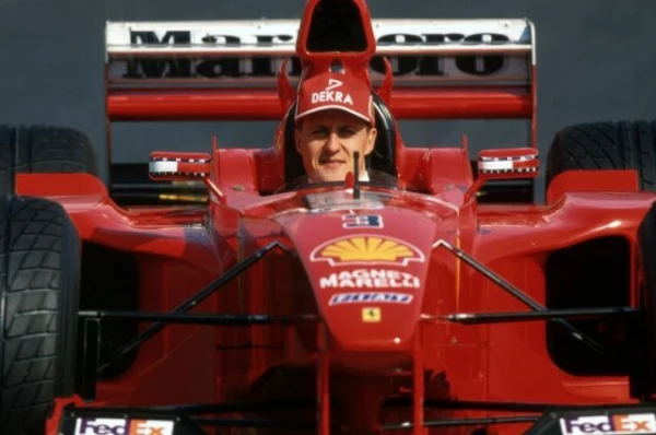 Изображение к статье: Болид Ferrari Михаэля Шумахера продали на аукционе более чем за $18 млн