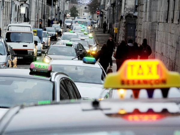 Изображение к статье: Особенно от хаоса страдают гости Пятой Республики.