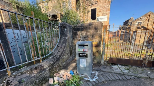 Изображение к статье: Специальная урна для сбора шприцов.