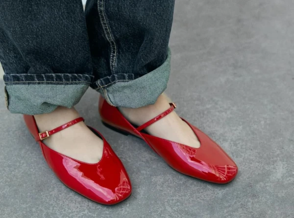 Изображение к статье: Идеальные сочетания: с какой обувью носить джинсы этим летом