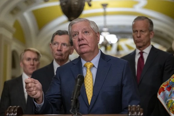 Изображение к статье: Если Путин продолжит играть в игры, мало не покажется - сенатор США