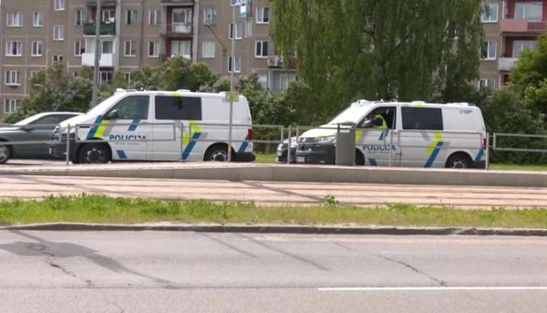 Изображение к статье: Невнимательность и яркое солнце! В Кенгарагсе водитель бусика сбил пенсионерку