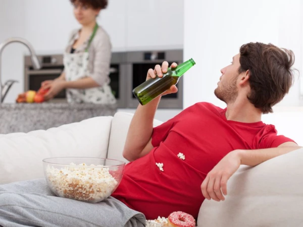 Изображение к статье: Муж не помогает по дому: как это исправить без нервов и стресса