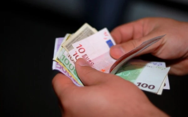 Изображение к статье: Легкие деньги – тяжкие последствия: подросткам в Латвии  грозят «многие года лишения свободы»