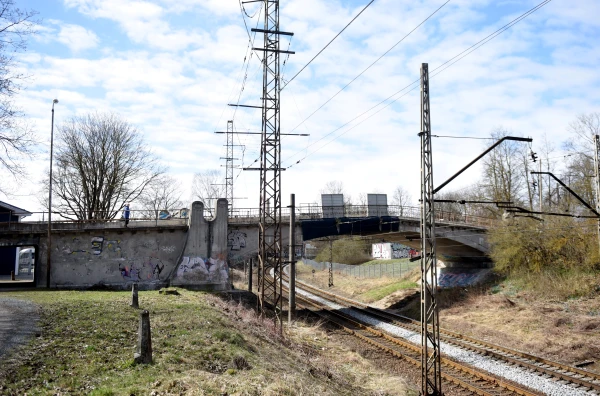 Изображение к статье: Вниманию рижан, стоящих в пробках: переезда на Алтоновас не будет, а путепровод появится только в 2027 году