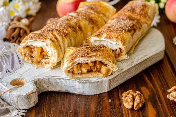 Изображение к статье: Яблочно-банановый рулет из лаваша