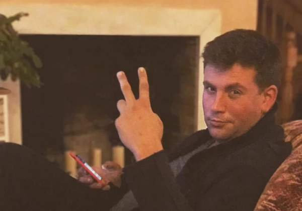 Изображение к статье: Зейзе предписано находиться дома в ночное время и запрещено выезжать из страны