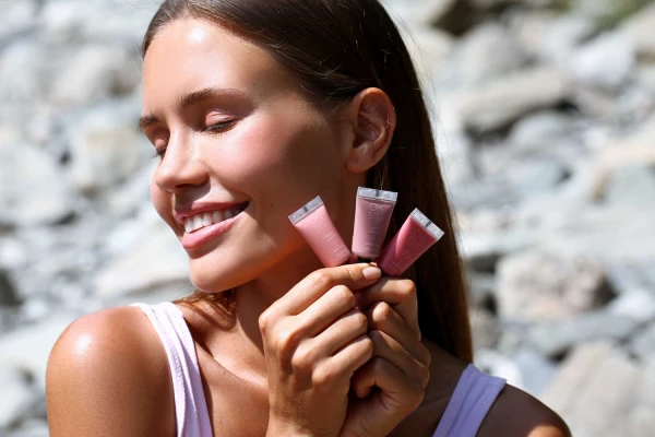 Изображение к статье: Минимум места, максимум пользы: собираем функциональную косметичку в поездку