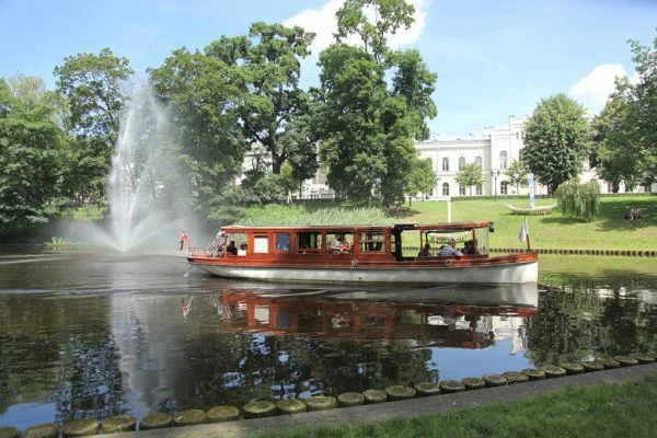Изображение к статье: «Поезда идут в Москву…» После прогулки на кораблике мужчина указал на неприятные нюансы