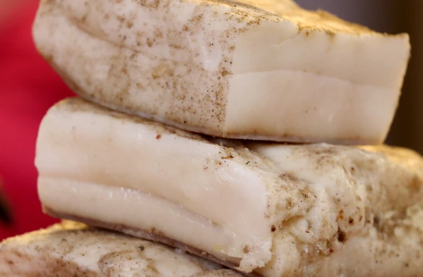 Изображение к статье: Просто переклеивали маркировку: ПВС разоблачила нечестного торговца