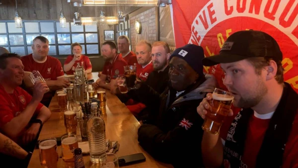 Изображение к статье: Военный министр посетил самую северную пивную НАТО.