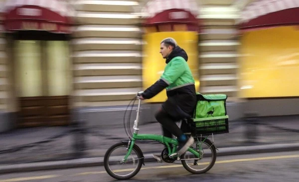 Изображение к статье: «Ноги напрокат» -  в Латвии зарегистрировано 5000 онлайн-курьеров
