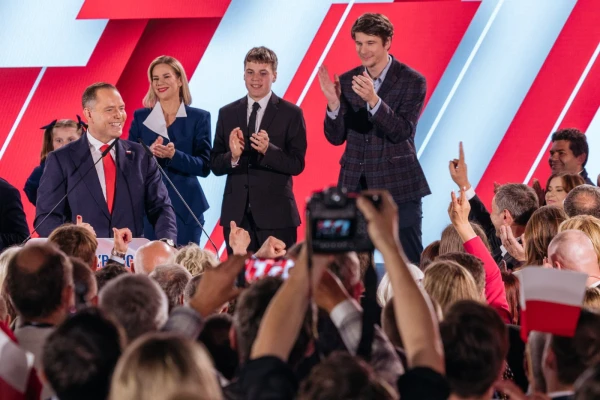 Изображение к статье: x.com/NawrockiKn