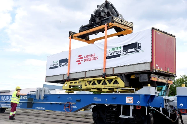 Изображение к статье: Железная дорога Латвии хочет отобрать грузы у автотранспорта