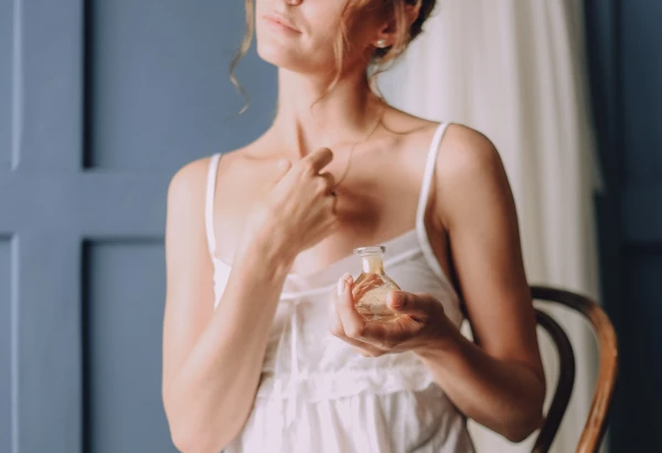 Изображение к статье: Как правильно наносить духи, чтобы аромат держался долго: малоизвестные советы