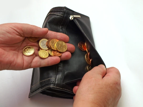 Изображение к статье: «Пять месяцев без денег – не кризис?!»: депутаты отказали в помощи жителями Латвии, не получившим пенсию РФ