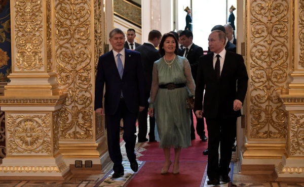 Изображение к статье: Господин Атамбаев с супругой Раисой в компании В.В.Путина.